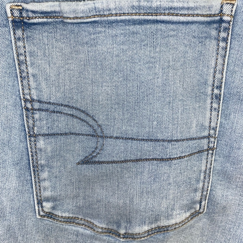 American Eagle NWT high rise stretch curvy jegging jeans, distressed, size 22 - Picture 6 of 9
